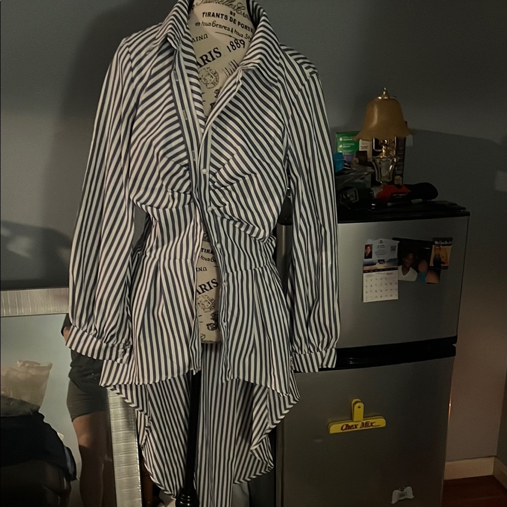 Amazon Essentials Black and White Striped Cape